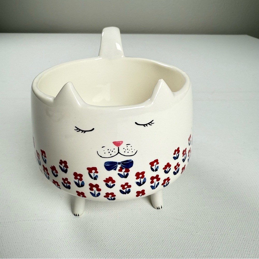 Arlington Designs Cute Cat‎ White Ceramic Mug with Floral Design